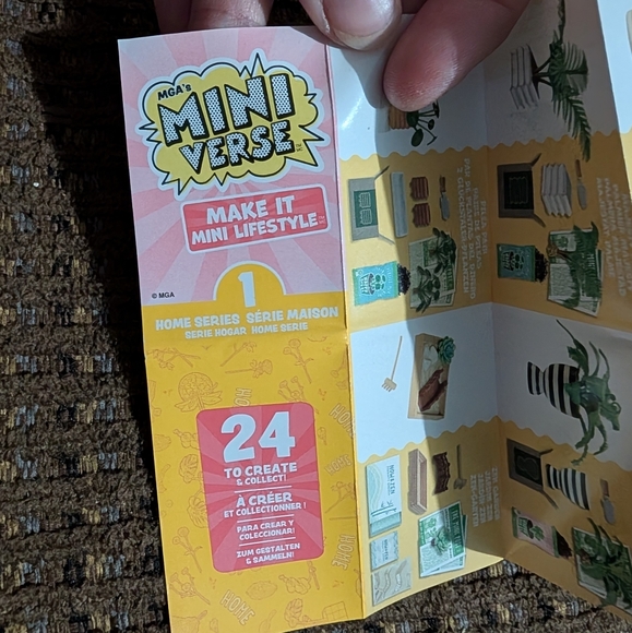 Mini verse Make It Mini Capsule Lifestyle Series 1 - Flamingo Lilies - Picture 7 of 7